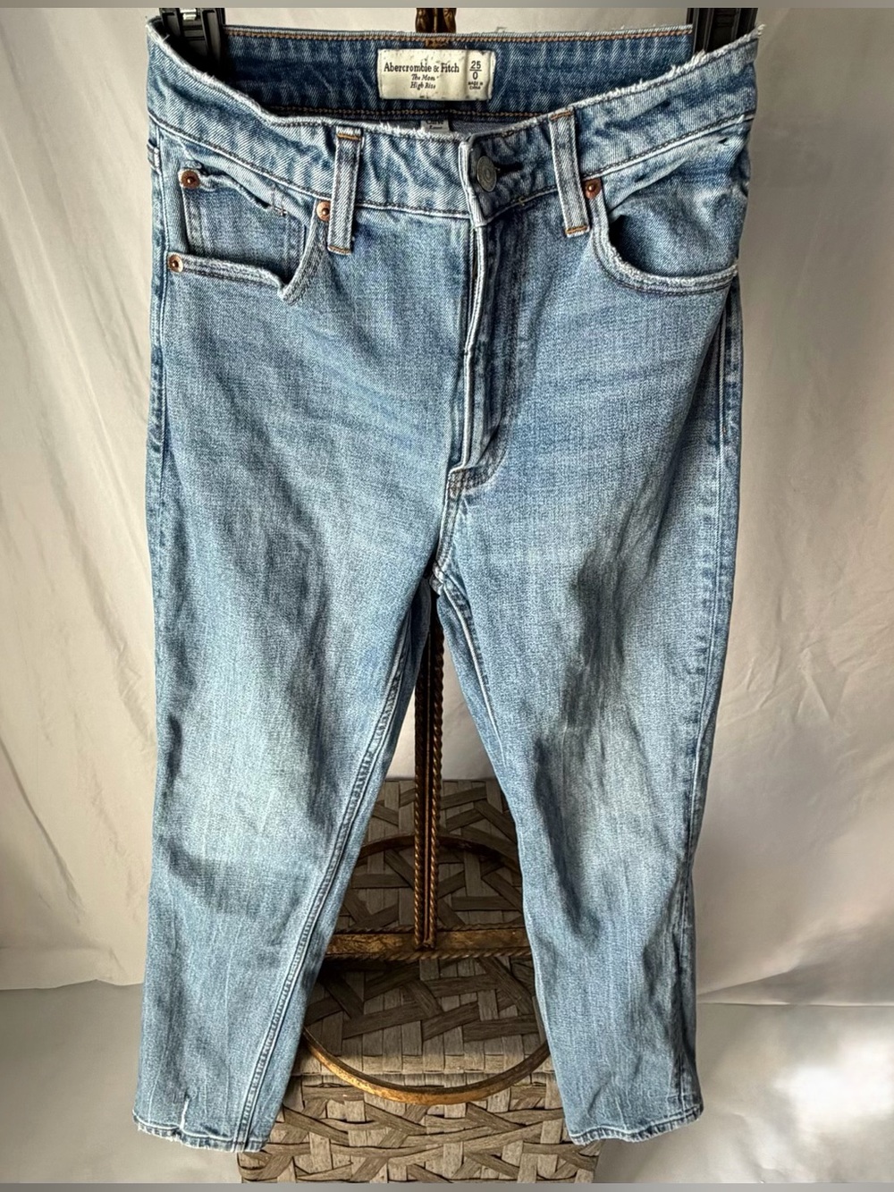 Abercrombie & Fitch Curve Love The Mom High Rise Jeans Size 25 0 Medium Wash